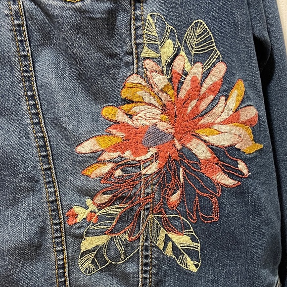 Max Jeans Blue Distressed Stretchy Denim Jacket with Floral Embroidery - Picture 3 of 11